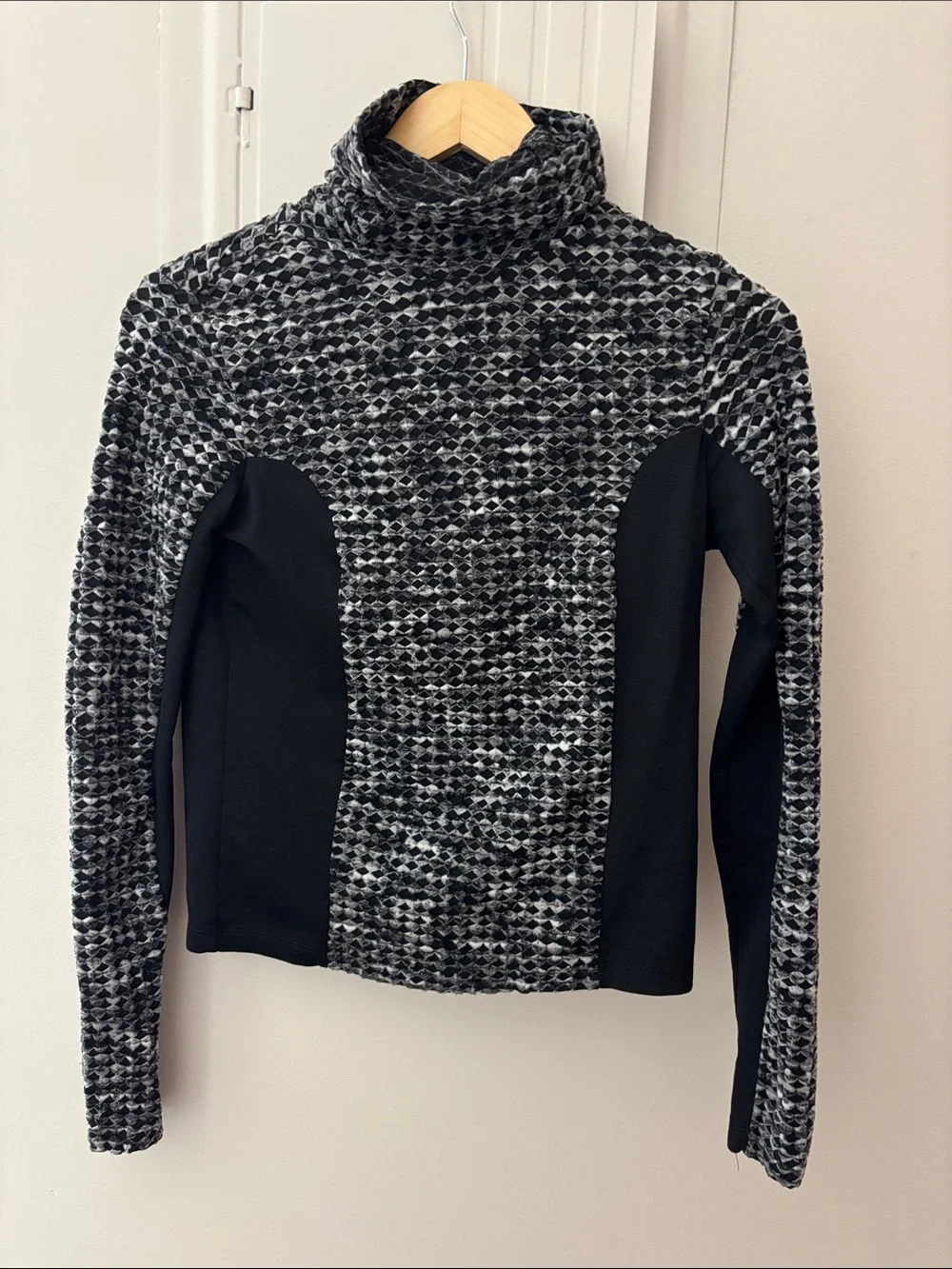 Nike Pro Hyperwarm Womens Pullover Long Sleeve Training Top S thermal shirt